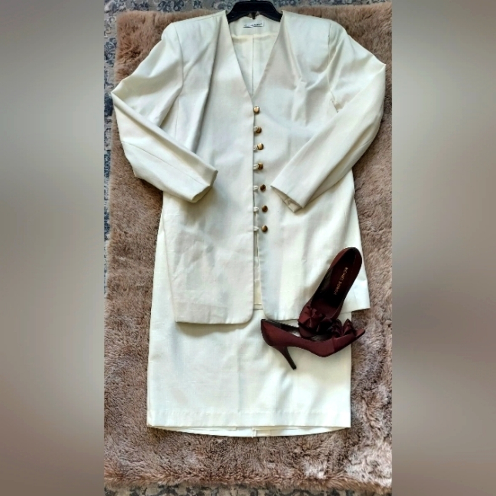 Laura Winston size 12 skirt jacket baige